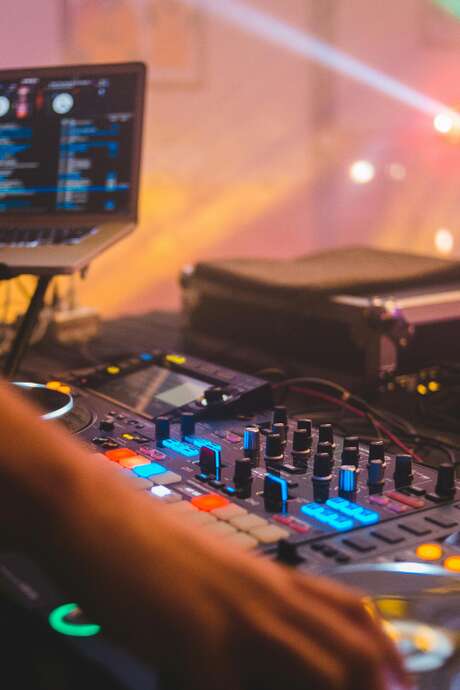 NOËL MAGIQUE AVEC DJ FABRICE