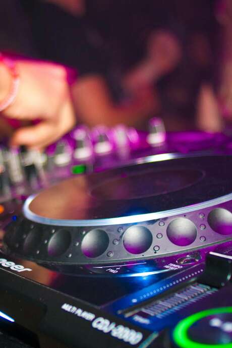 NOËL MAGIQUE AVEC DJ LORENZO