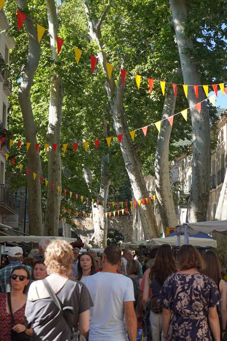 MARCHÉ MÉDITERRANÉEN EN CENTRE-VILLE