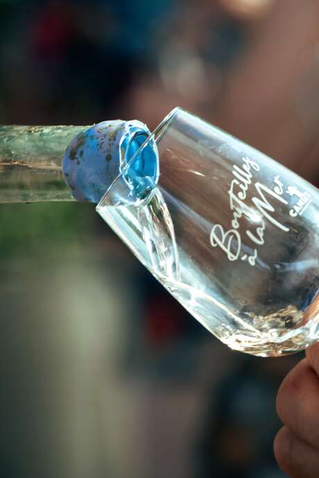 BOUTEILLES À LA MER