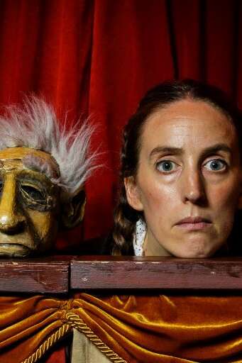 LA MORT GRANDIOSE DES MARIONNETTES, VARIATIONS