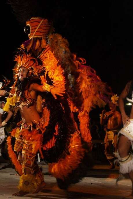 SHOW BRESILIEN LATIN TROPIC