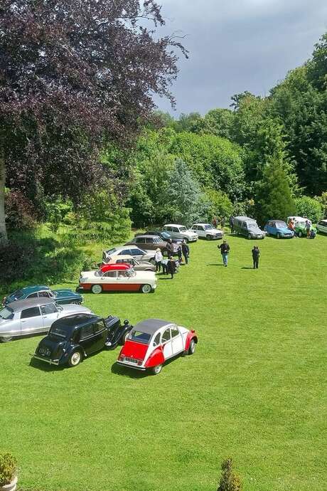 Salon auto rétro au Château de Bracquetuit