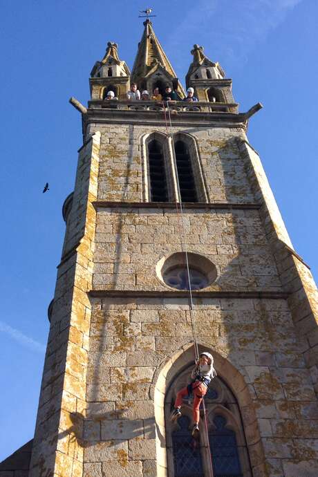 Descente en rappel du clocher de Pouldouran