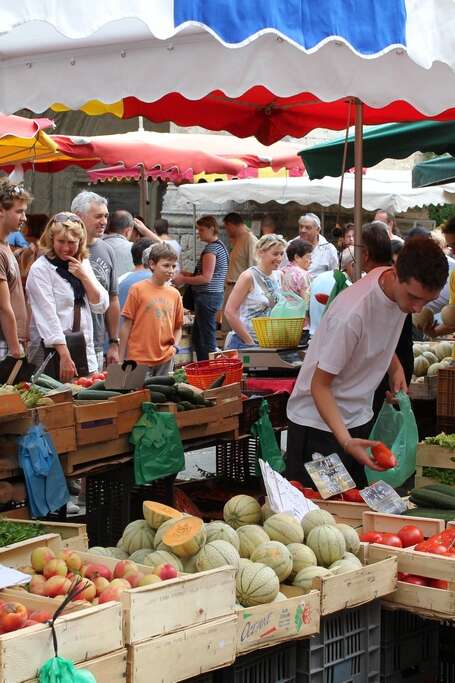 Marché traditionnel du dimanche