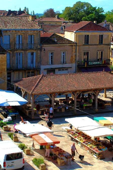 Marché traditionnel le mardi matin