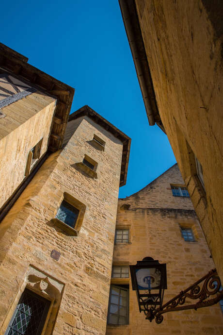 Visite de Sarlat "Hôtels particuliers et histoires de familles"