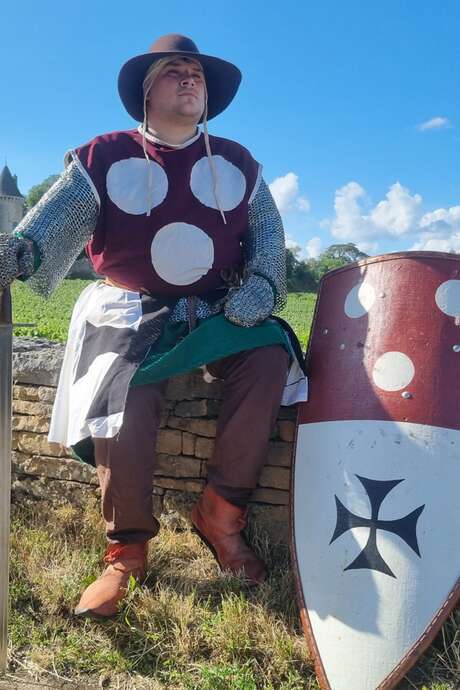 [VENTE DES VINS]  Stand de chevalerie : Plongez au cœur de l’équipement médiéval !