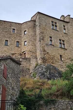 Visite guidée historique du village de Compeyre avec un habitant