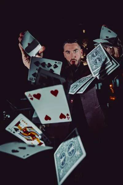 Spectacle de magie " Bluff "- La Doline