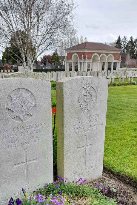 Balle de match ! Des terrains de foot aux champs de bataille.