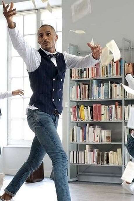 Show "Dancing with Books"