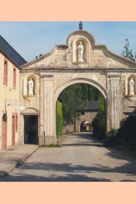 ATELIER D’ÉCRITURE « RACONTER SON HISTOIRE » AU BORD DE LA MAYENNE ATELIER D’ÉCRITURE « RACONTER SON HISTOIRE » AU BORD DE LA MAYENNE