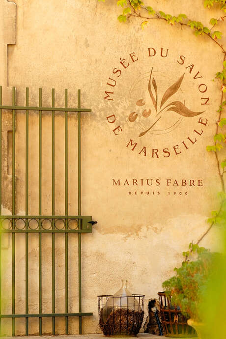MARIUS FABRE : Visite des ateliers de production et du musée du savon de Marseille