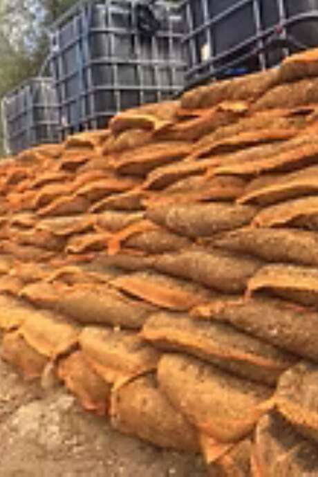 Chantiers participatifs : Hyperadobe et enduits terre paille