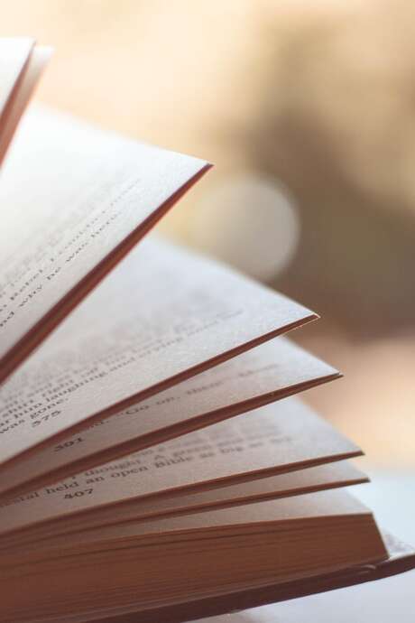 Atelier "Détourner les pages" à la médiathèque
