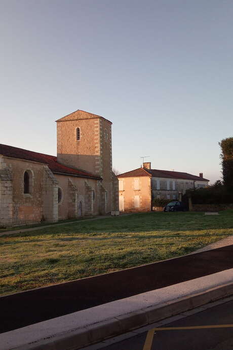 Freie Besichtigung der Kirche Saint-Laurent in Saint-Laurent-de-la-Prée
