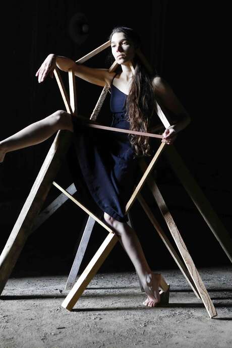 Spectacle : <<  >>