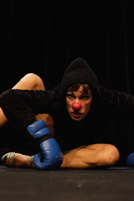 Spectacle clown et acrobatie "More Aura"