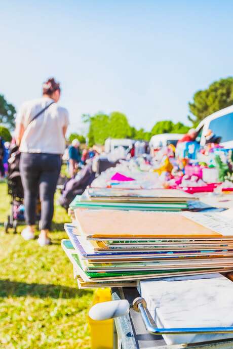 Brocante • Les Amis des Darcins