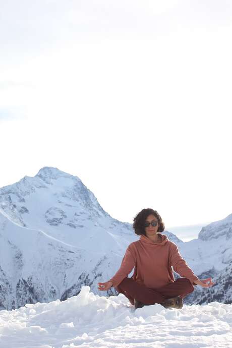 Sessione di yoga all’aperto e colazione allo Chalet Mounier