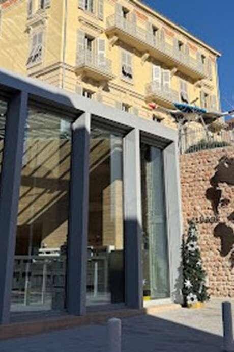 Village Charlot: guided tours of the Village