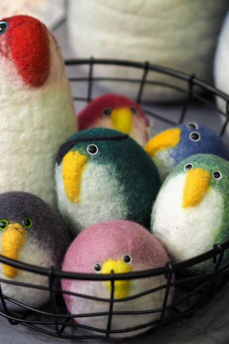 Atelier feutrage en volume : pingouin, cache-pot ou luminaire