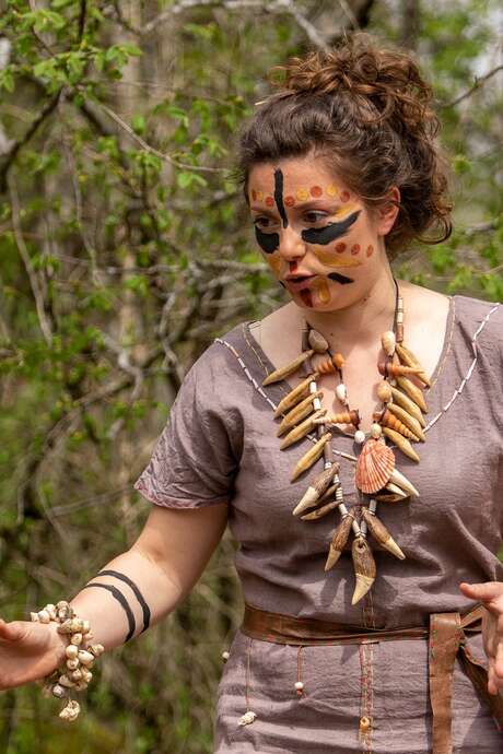 Chasse aux Œufs préhistorique pour le week-end de Pâques aux Grottes du Cerdon !