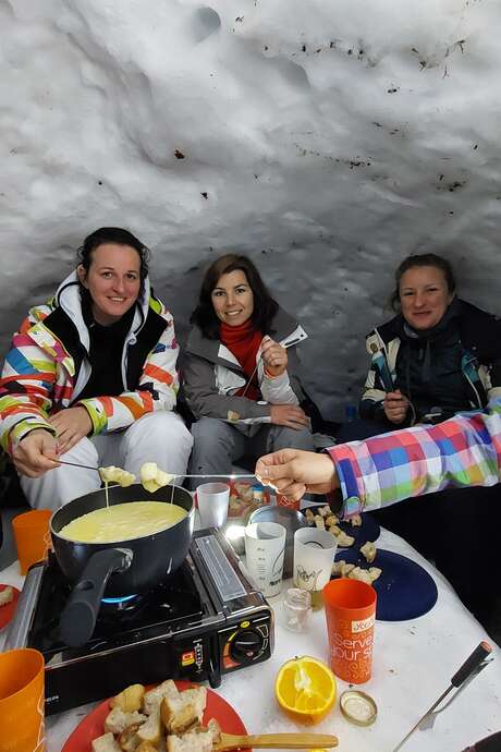 Soirée fondue en igloo