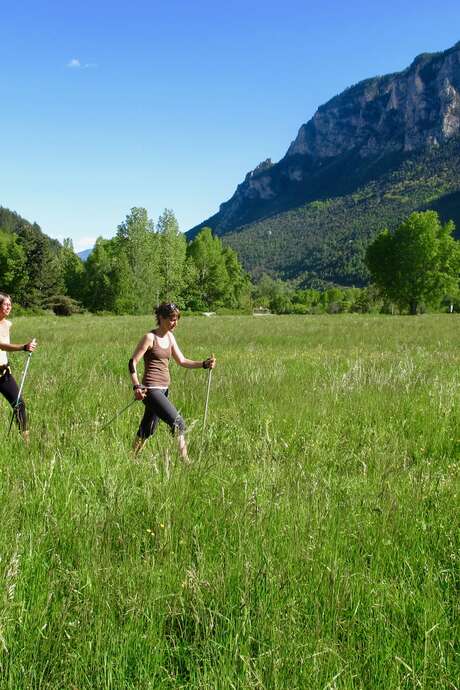 Écrins de Ressourcement : Stage Marche Nordique ou Escalade / Yoga / Bien être et Vitalité - Alpinéo