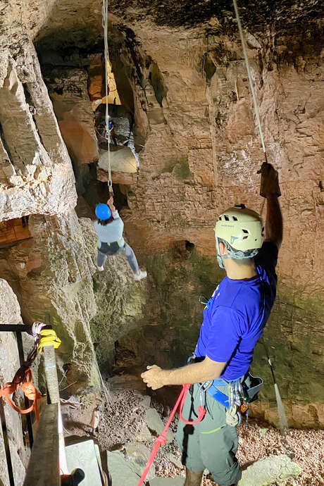 Animation tyrolienne aux Grottes de la Balme