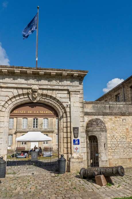 La petite escale de l'Arsenal : espace jeux et détente dans la cour du musée