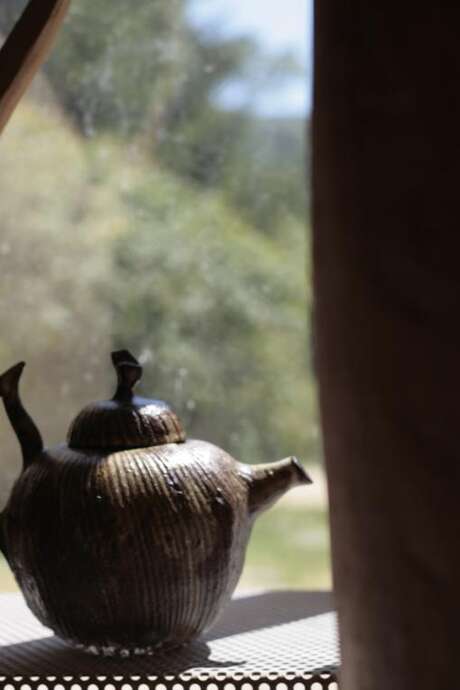 Démonstration de tournage à l'atelier de poterie "Ca tourne"