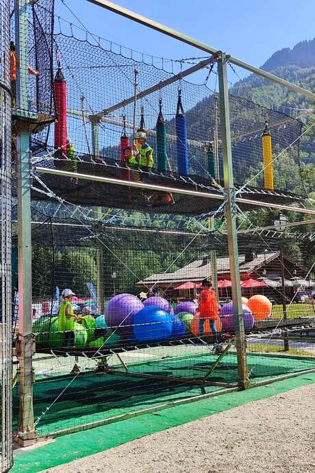 Trampoline Géant (Nash Mountain Games)