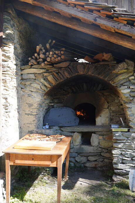 JEP 2025 - Démonstration du four à pain restauré de Bionnassay et dégustation de pain