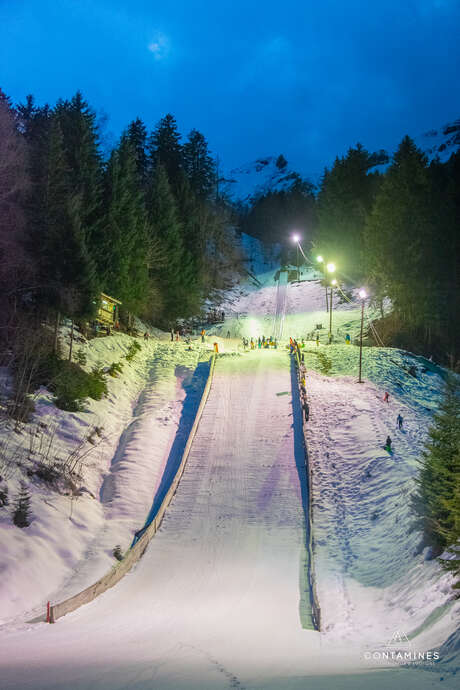 Concours de saut à ski du tremplin historique du Nivorin