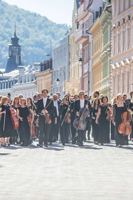 KARLOVY VARY ET LE CINÉMA - LES LÉGENDES DU CINÉMA EN MUSIQUE - ORCHESTRE SYMPHONIQUE DE KARLOVY VARY