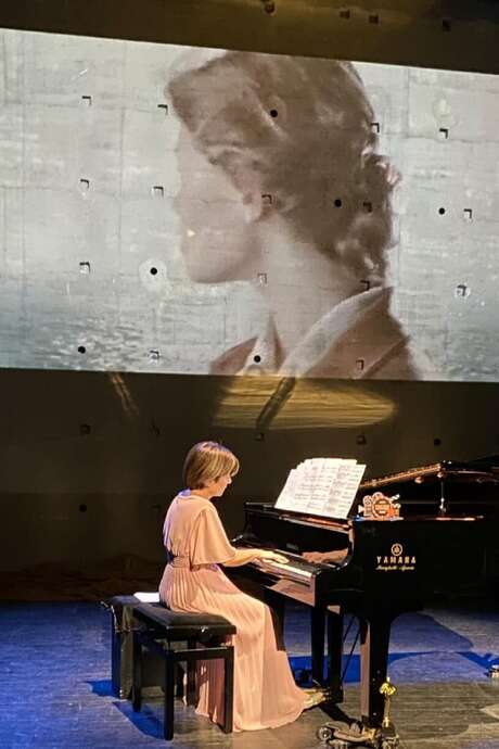 Village Charlot: Das Klavier macht Filme