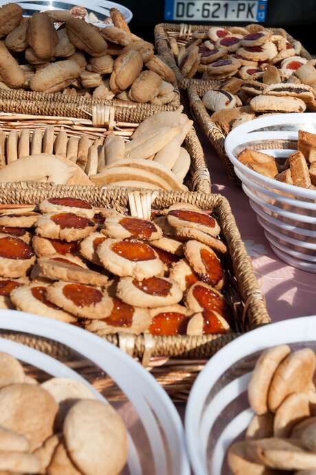 Farmers market on Sunday morning