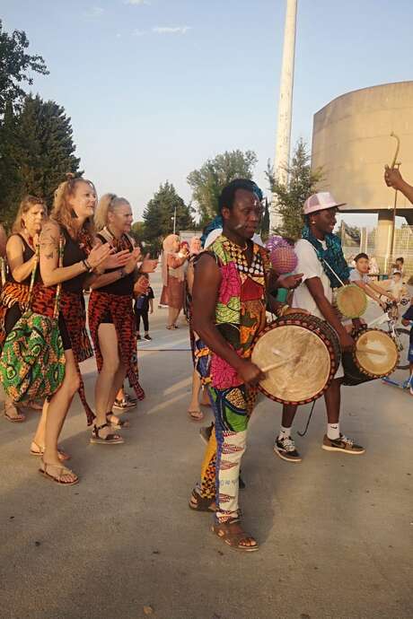 Parade festive dans le cadre du Festival Les Folies'phonies