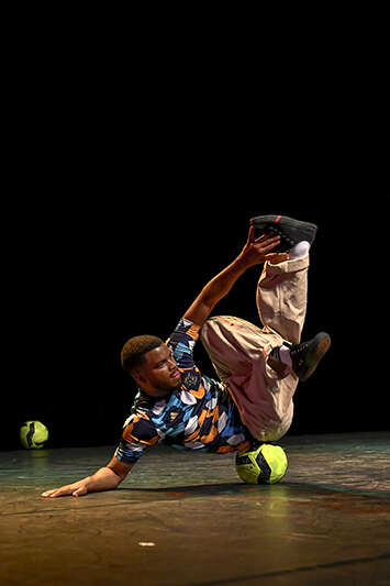 Spectacle danse hip hop et foot freestyles "Joga Bonito"