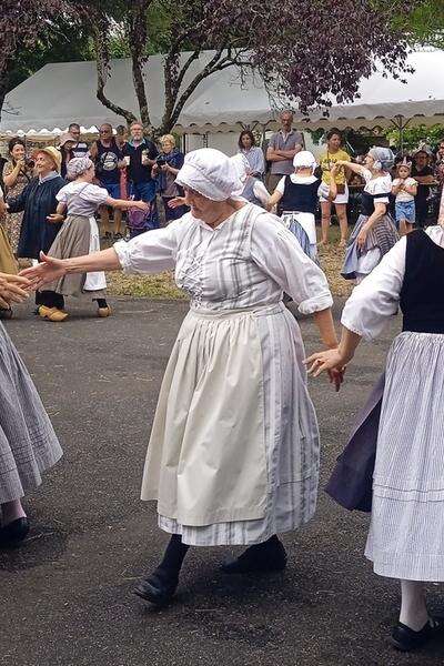 Folk dancing and a dialect-speaking evening