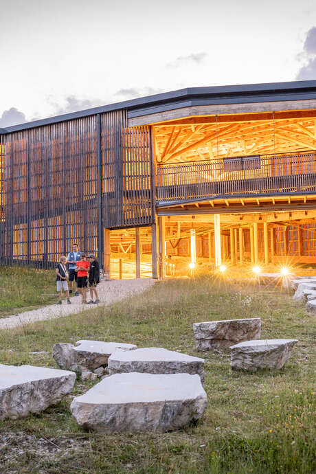 Visite nocturne à Dinoplagne