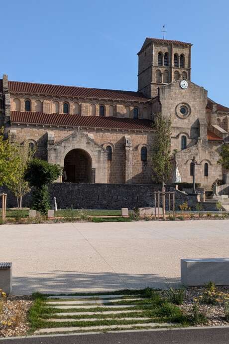 Visite guidée "Mémoires d'un village d'antan : Châtel-Montagne et son joyau roman"