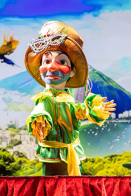 Marionettes : Guignol Rhône Alpes et Rio le majestueux perroquet