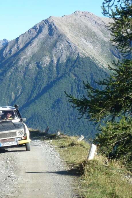 Arrivée Raid 4L Alpes