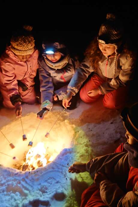 Balade nocturne guimauves sur le feu à la Féclaz