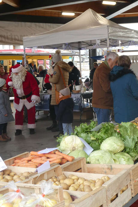 Tournée du Père Noel au Centre-Bourg de Saint Alban-Leysse