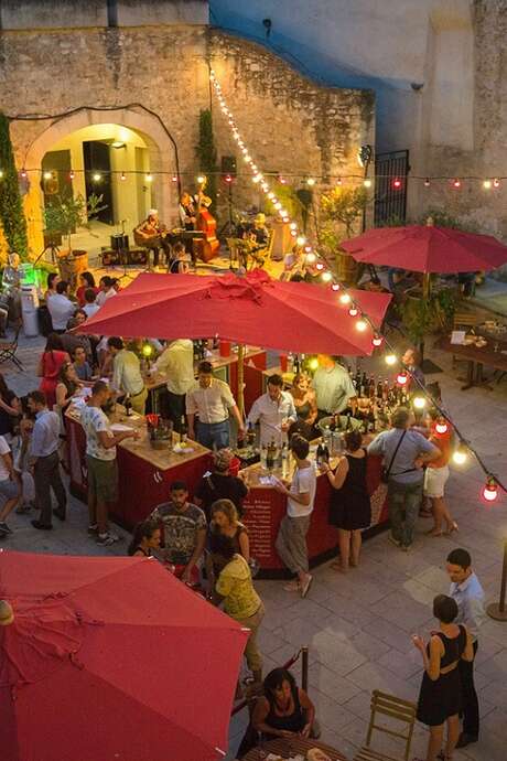 El Bar de Vins de los Côtes du Rhône durante el Festival de Aviñón