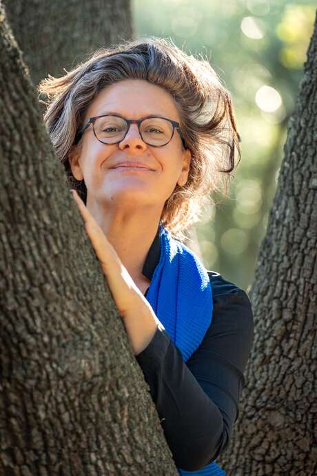 Séance de yoga dans les jardins de l'Abbaye Saint-André cet été